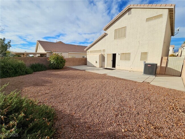 Building Photo - 6030 Blue Autumn St