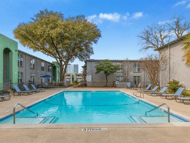 Building Photo - The Entro At Midtown