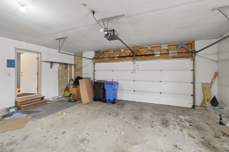 Building Photo - 1216 N High Point Rd