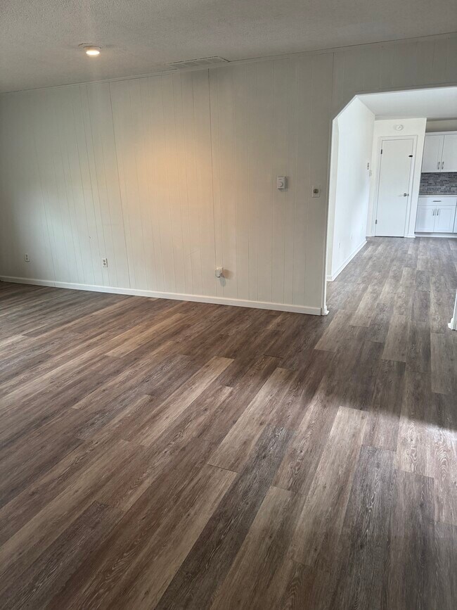 Building Photo - 12445 Dixie Dr