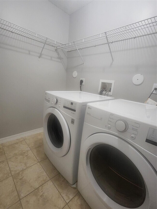 Building Photo - 4915 Tradewinds Ter