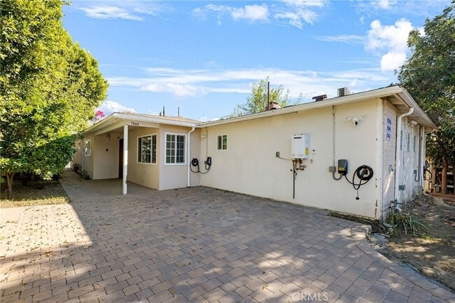 Building Photo - 7046 White Oak Ave