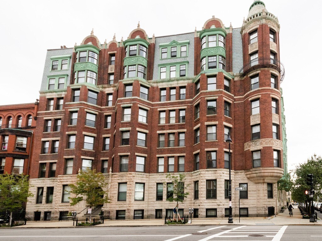 Building Photo - 4 Charlesgate E