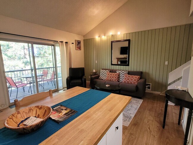 Building Photo - Mt. Bachelor Village Condo #207