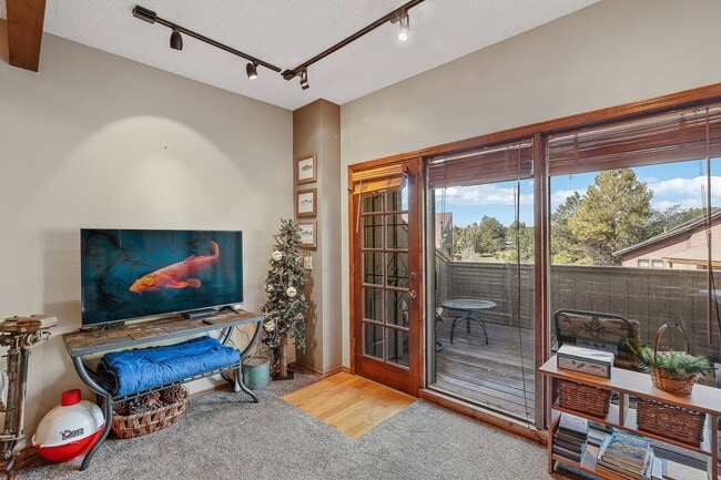 Building Photo - 2650 Valley View Dr