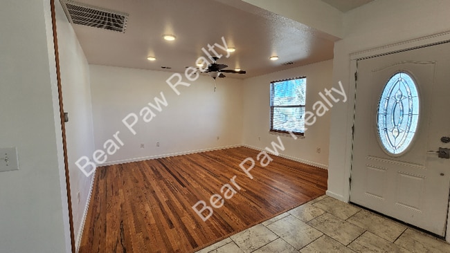 Building Photo - 1007 W 29th St