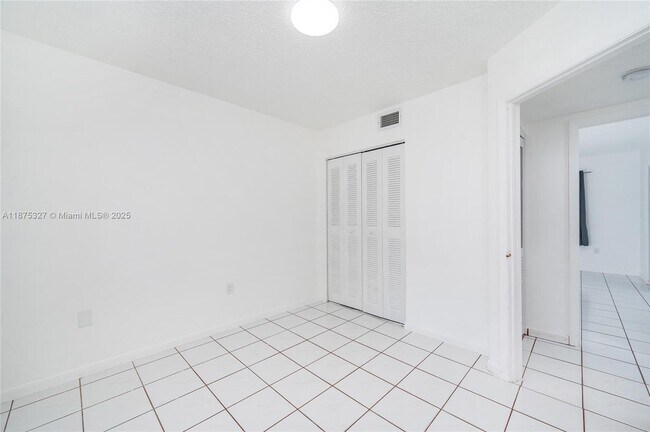 Building Photo - 5300 W 21st Ct