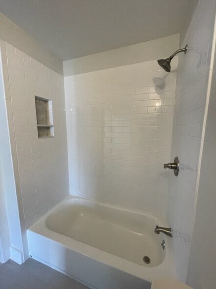 Building Photo - 3 Boxwood Ter