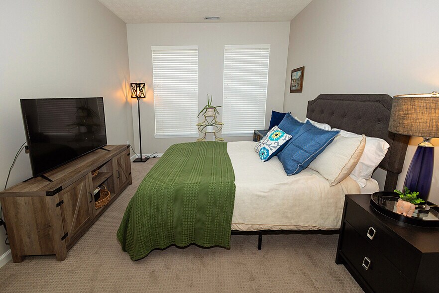 Building Photo - 6595 Reserve Dr