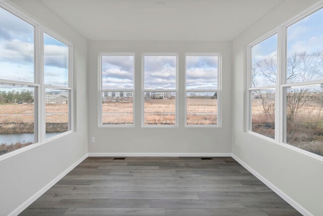 Building Photo - 668 Branson Dr