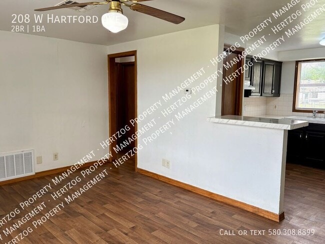 Building Photo - 208 W Hartford Ave