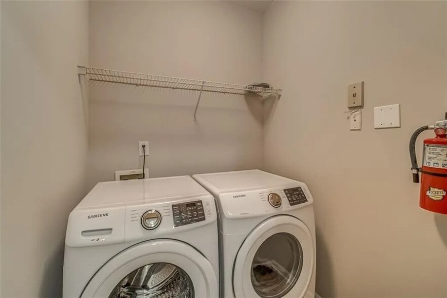 Laundry Room - 534 Sandringham Dr