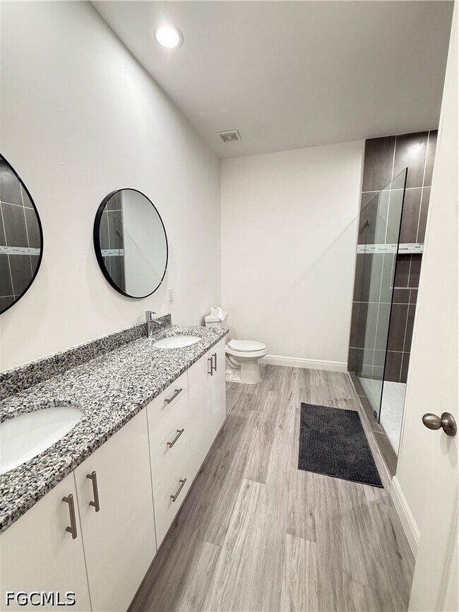 Building Photo - 611 Greenbriar Blvd