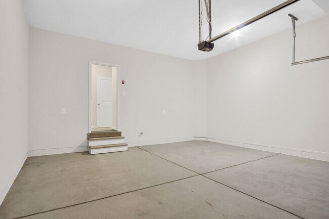 Building Photo - Spacious 3 Bedroom 3.5 Bath Townhome with Finished Basement & First-Floor Suite Near I-64