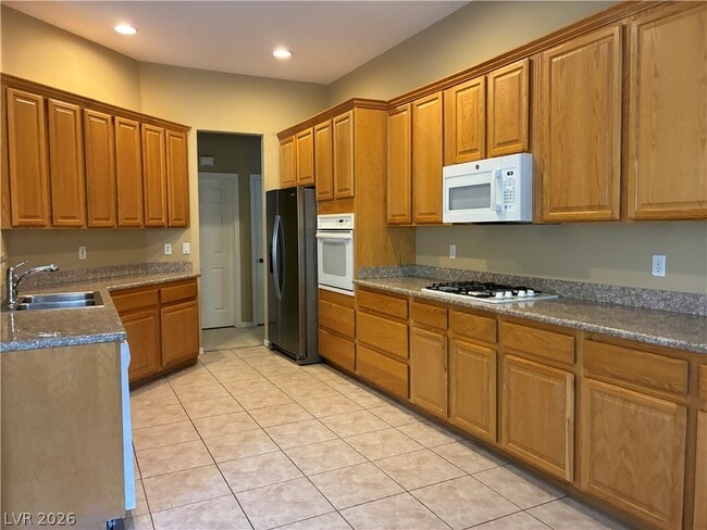 Building Photo - 2275 Moresca Ave