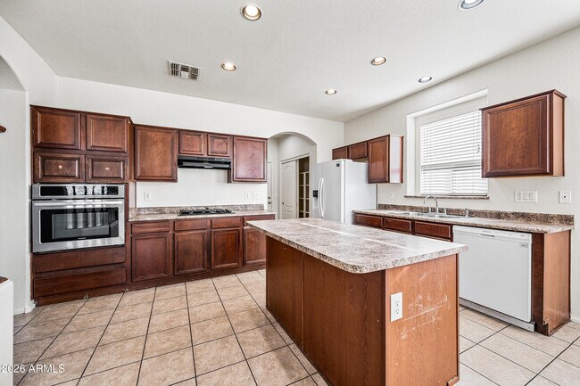 Building Photo - 8310 S 47th Ln