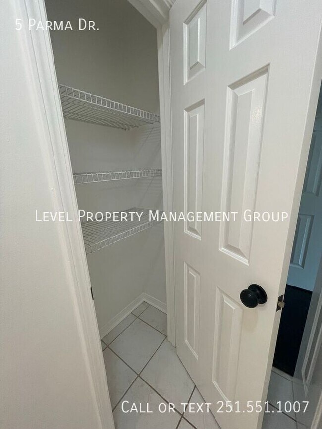 Building Photo - 5 Parma Dr