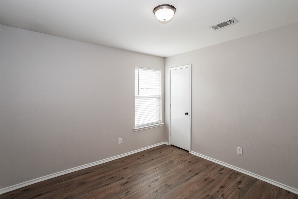 Building Photo - 4020 Tarpon Springs Dr