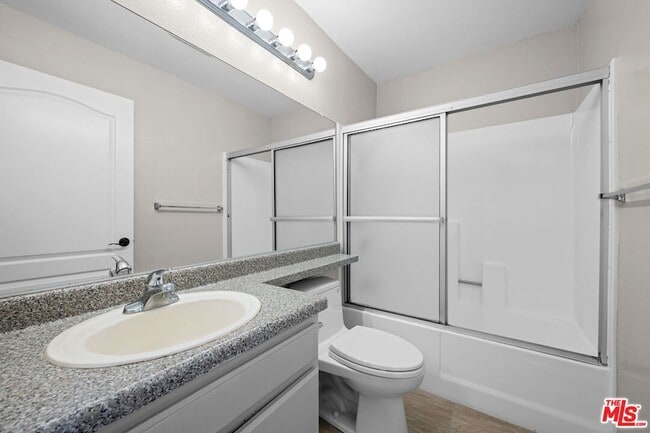 Building Photo - 610 Venice Way