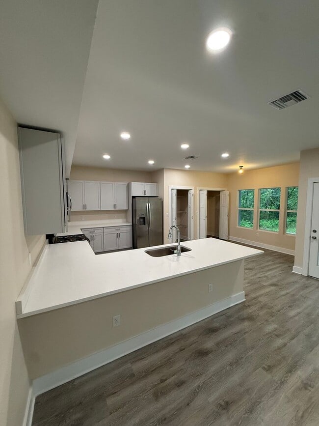 Building Photo - 4405 NW 31st Ave