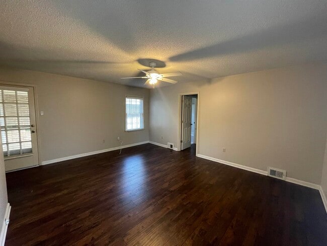 Building Photo - 2420 Stratfield Dr