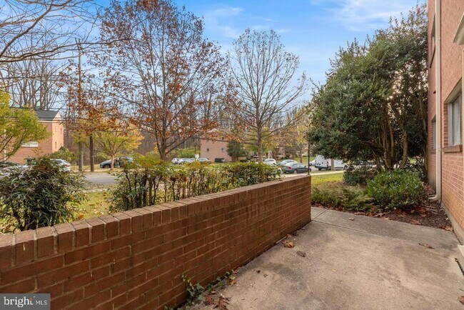 Building Photo - 10620 Weymouth St