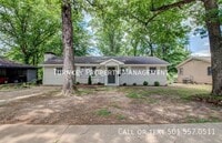 Building Photo - 14 S Wakefield Dr