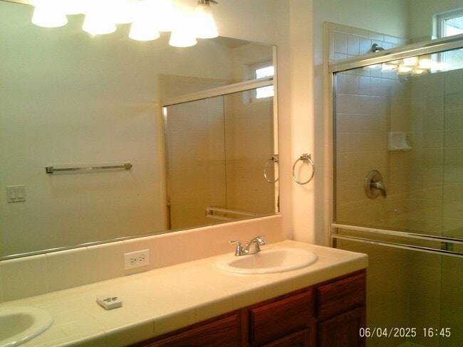 Building Photo - GRAND ISLAND PLACE !!!  SEVEN OAKS -