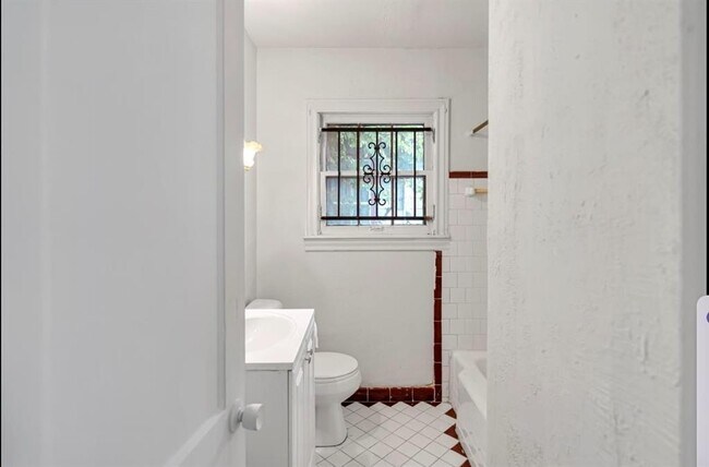 Building Photo - 3207 Florida St
