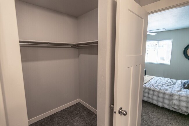 Building Photo - Beautiful Bridgestone Crossing Townhome