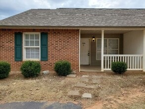 Building Photo - Gorgeous, like new with all stainless appliances!