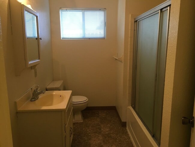 Building Photo - Charming 3-Bedroom Home with Fenced Yards