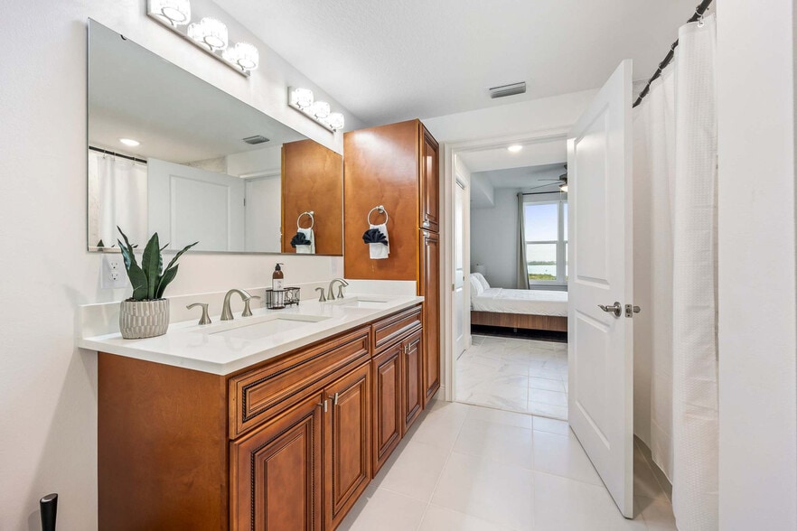 Building Photo - 605 Kemp St