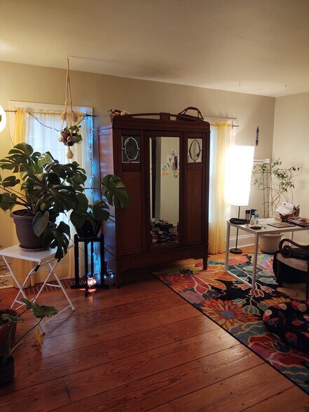 Building Photo - 711 W South St