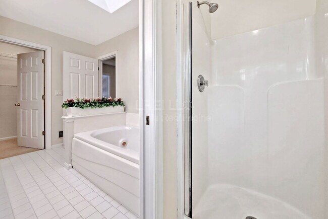 Building Photo - 8405 Hurstbourne Woods Pl