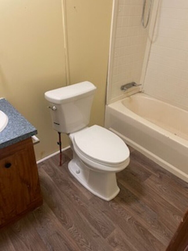 Building Photo - Quincy Mobile Home on 2 Acres