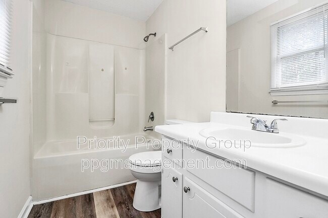 Building Photo - 225 Pineland Ave