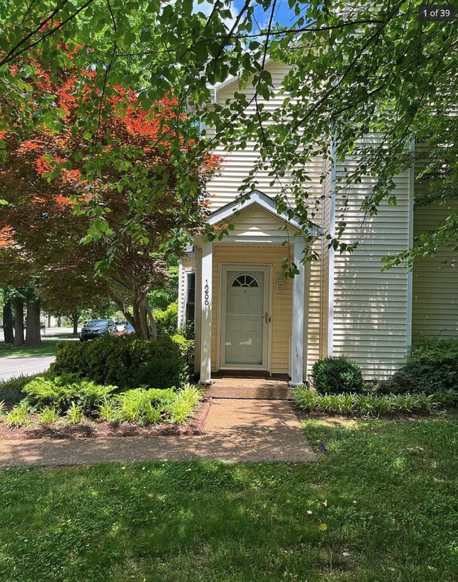 Building Photo - "Charming 2-Bedroom Retreat in Franklin wi...