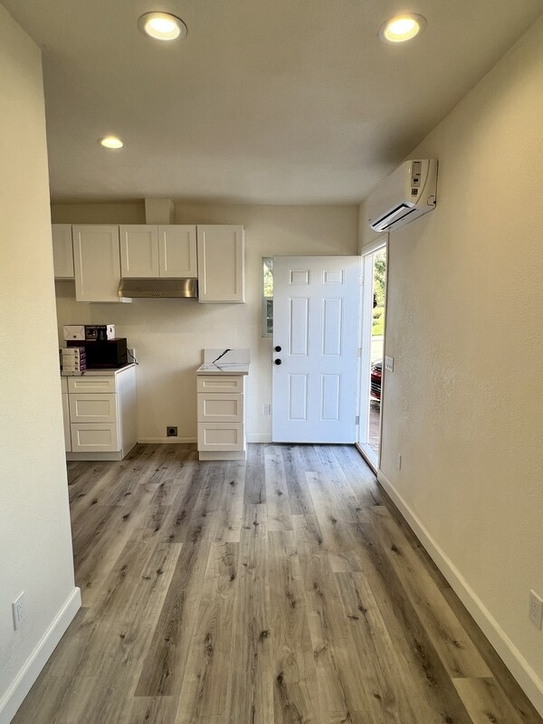 Building Photo - 989 St Germain Rd