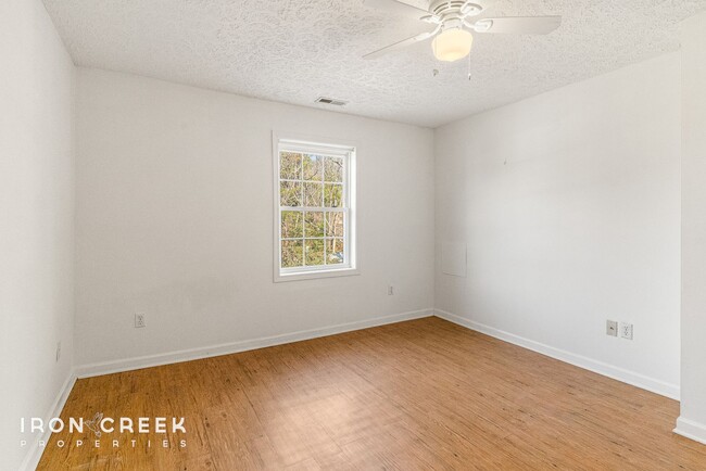 Building Photo - Charming 2-Bedroom Duplex in East Asheville