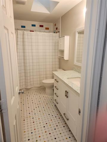 Building Photo - 16235 Red Wood Cir N