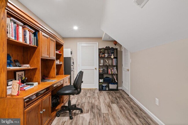 Building Photo - 61 Kirby Ln