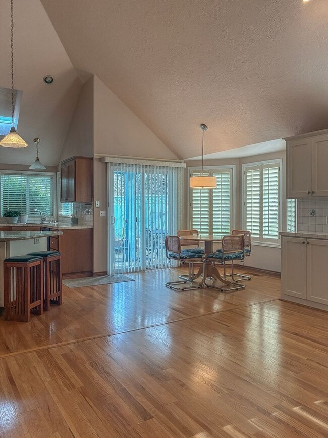 Building Photo - Arranmore 2 Bedroom with Den Available Now !