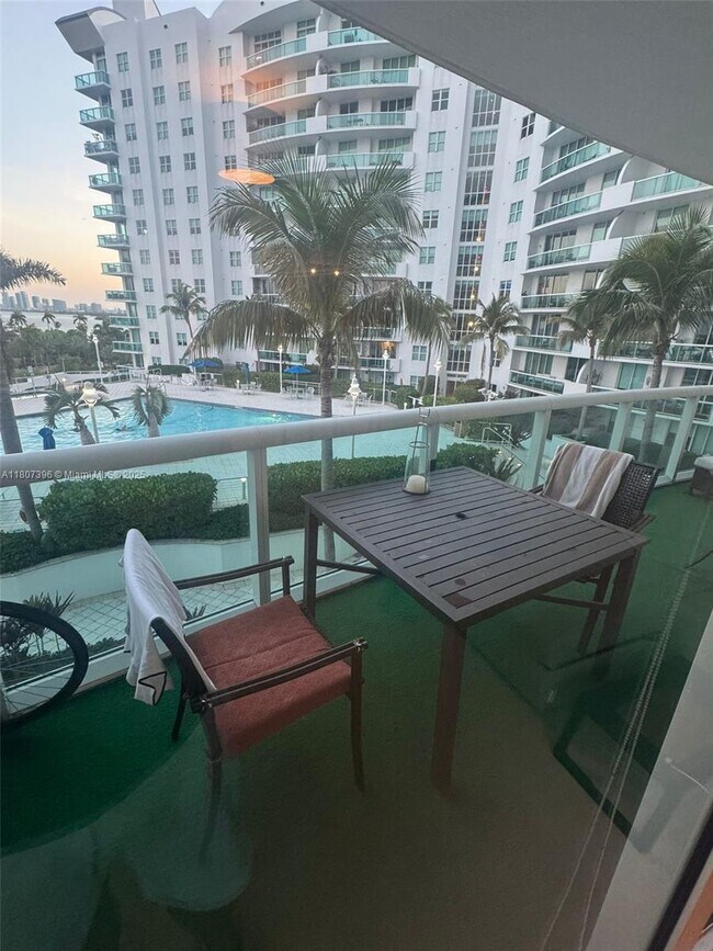 Building Photo - 7900 Harbor Island Dr