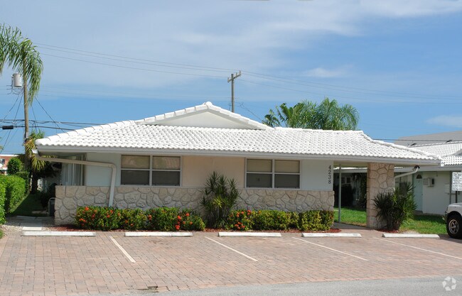 Building Photo - 4236-4238 Sea Grape Dr