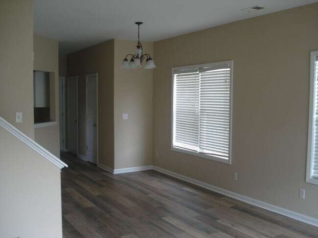 Building Photo - Townhouse in Village of Old Towne