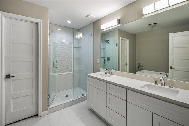 Building Photo - 4176 Triple Creek Ct NE