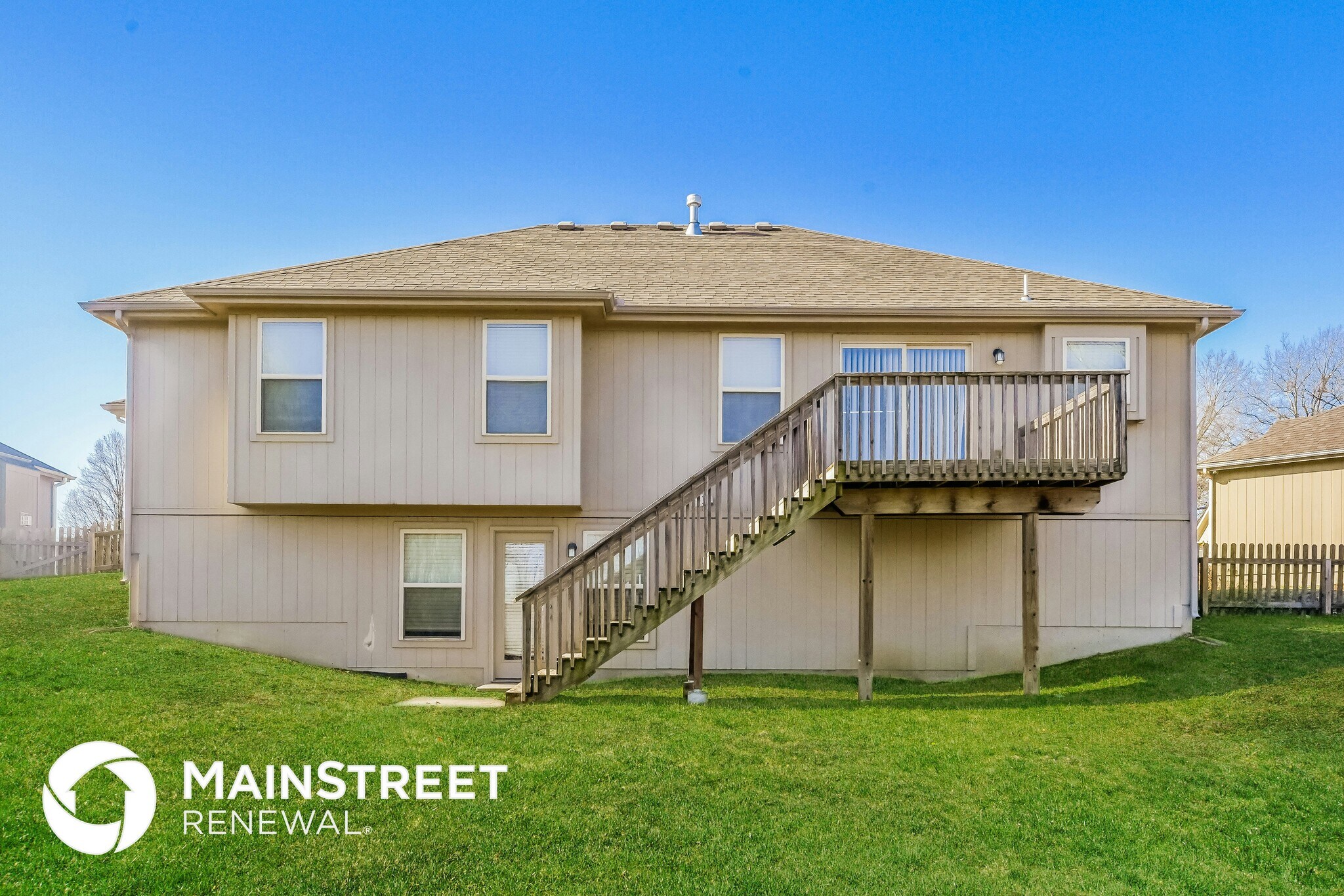 Building Photo - 1605 Fairway Ct