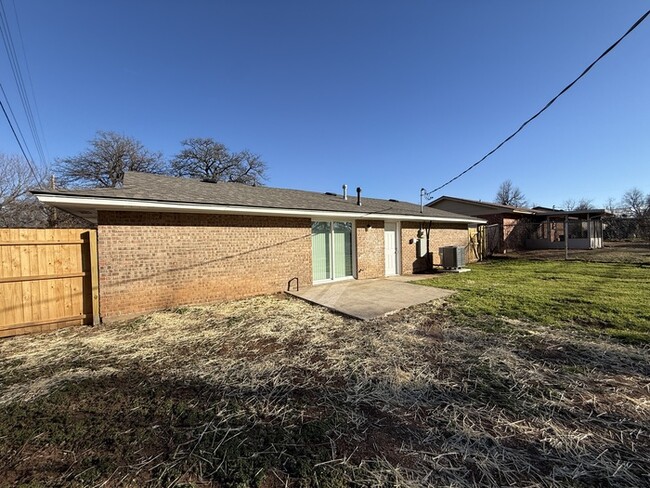 Building Photo - 1425 Marydale Ave