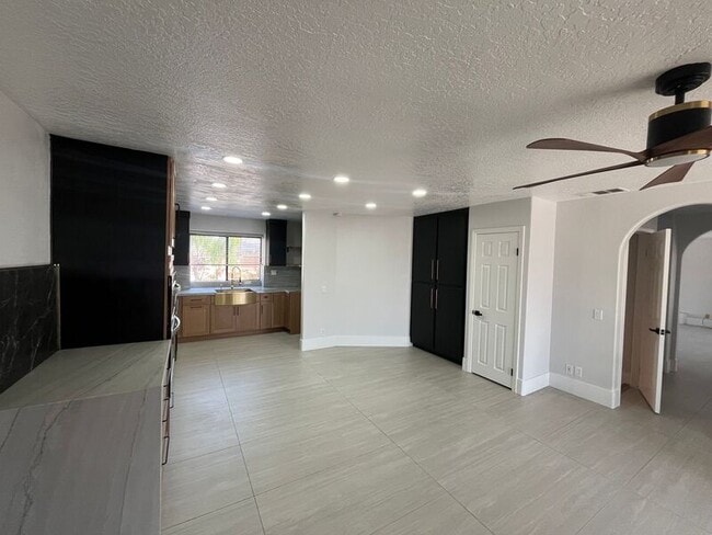 Building Photo - 22547 Cascade Dr